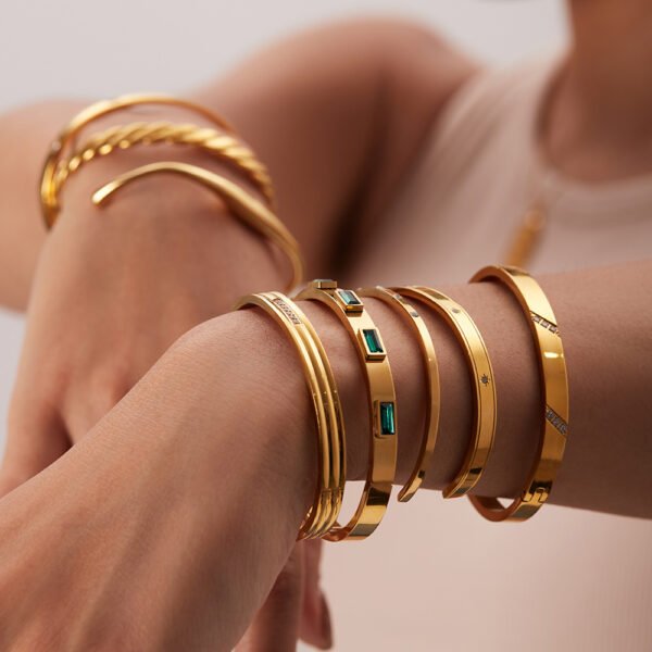 ゴールドオープンバングル Vintage INS Titanium Gold Open Bangle for Women – Non-Tarnish